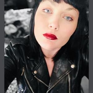 Meet your Posher, Caitlan